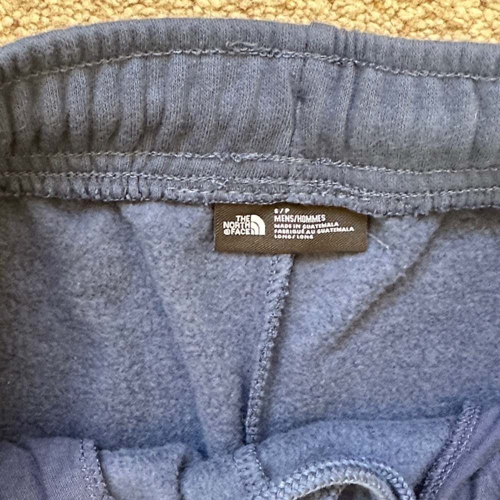 The North Face Men’s Navy Shorts in Excellent Condition - Picture 4 of 5